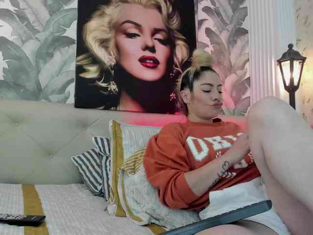 viktoria-davis's live room