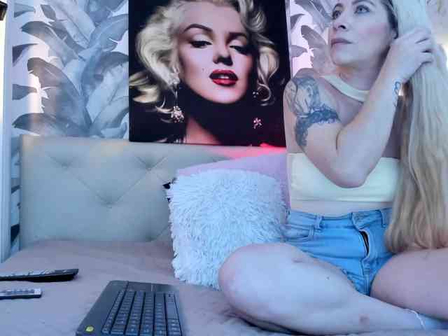 viktoria-davis webcam