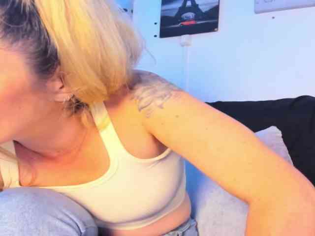 viktoria-davis webcam