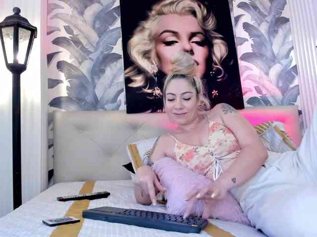 viktoria-davis webcam