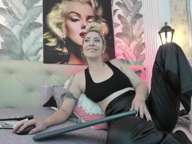 viktoria-davis webcam