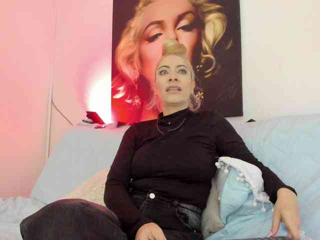 viktoria-davis webcam