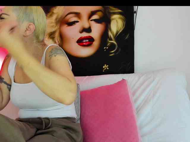 viktoria-davis Live Webcam on BongaCams