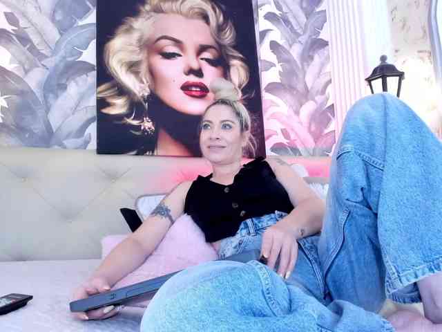 viktoria-davis webcam