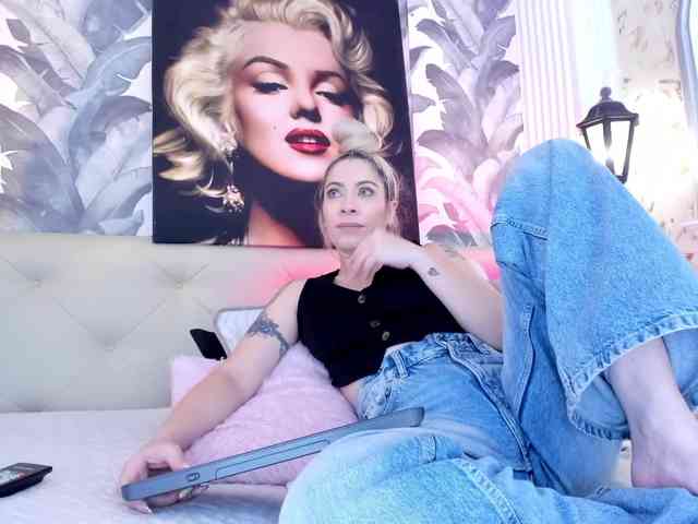 viktoria-davis webcam