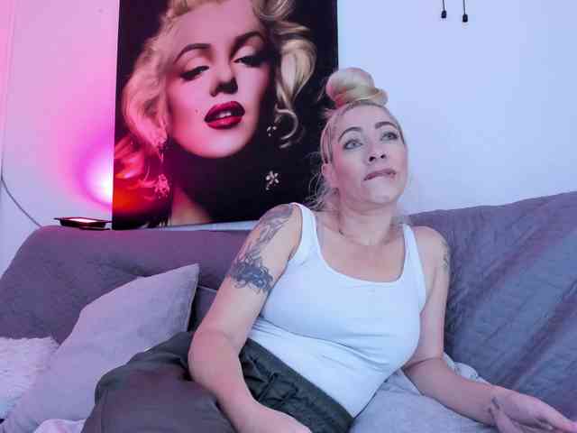 viktoria-davis webcam
