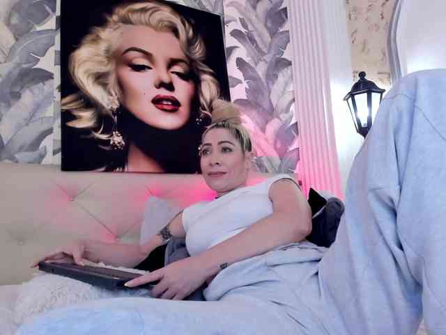 viktoria-davis webcam