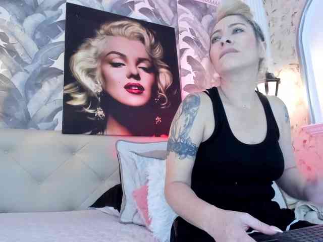 viktoria-davis webcam