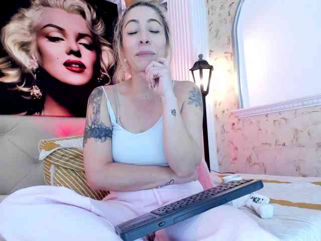 viktoria-davis webcam