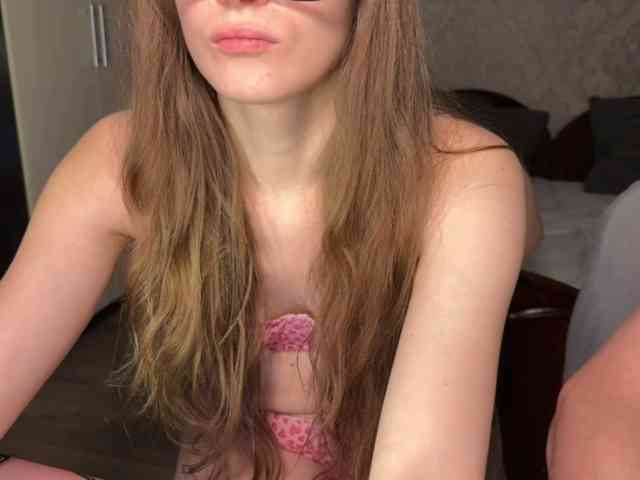 Cutemilana_sexwife's cam show statistics and live stream