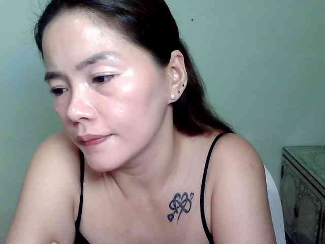 Wildhotsinglemom69 webcam