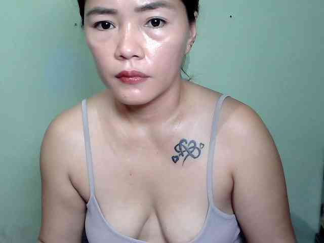 Wildhotsinglemom69 webcam