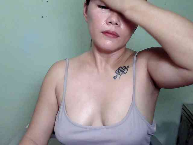 Wildhotsinglemom69 webcam