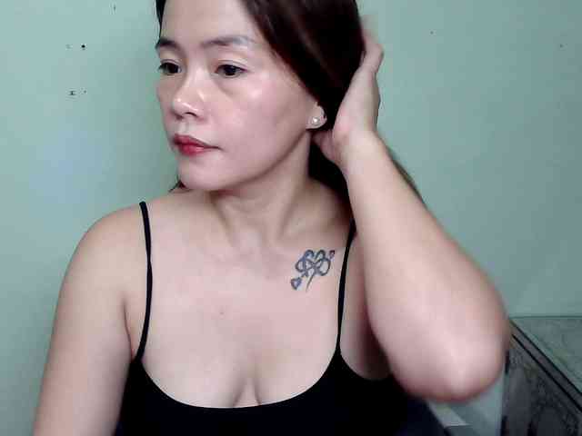 Wildhotsinglemom69 webcam