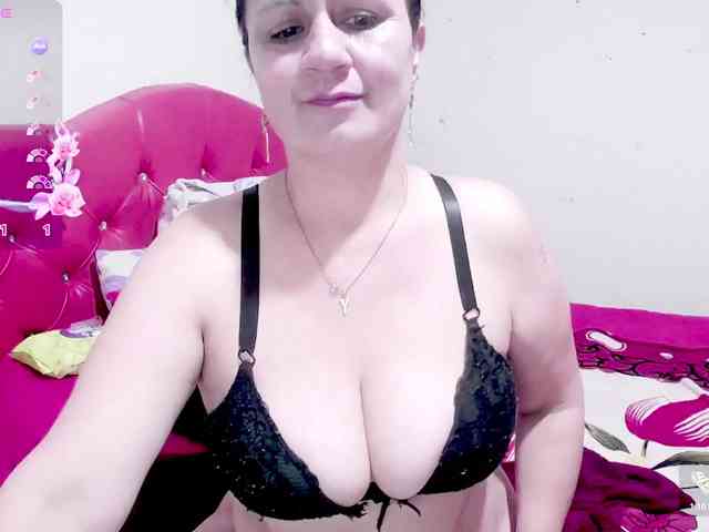 sexyjhoan81 webcam