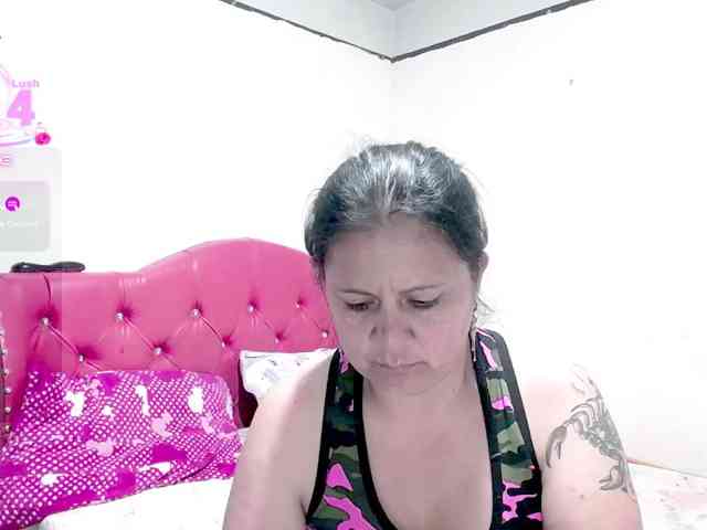 sexyjhoan81 webcam