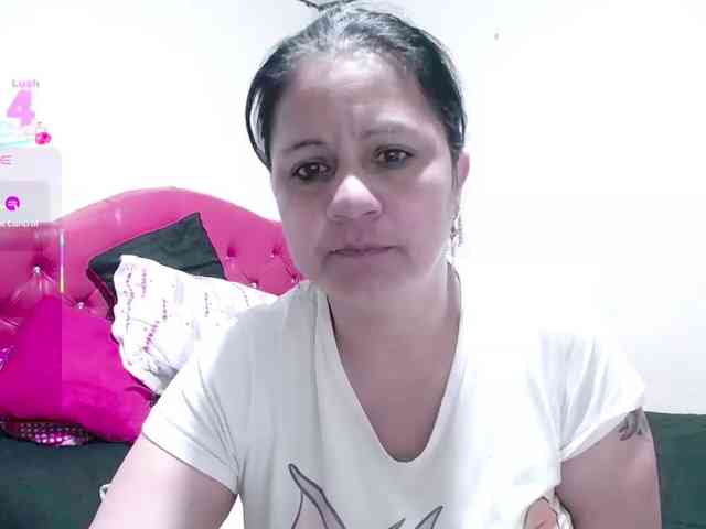 sexyjhoan81 webcam