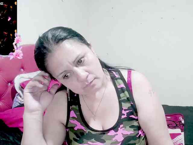 sexyjhoan81 webcam