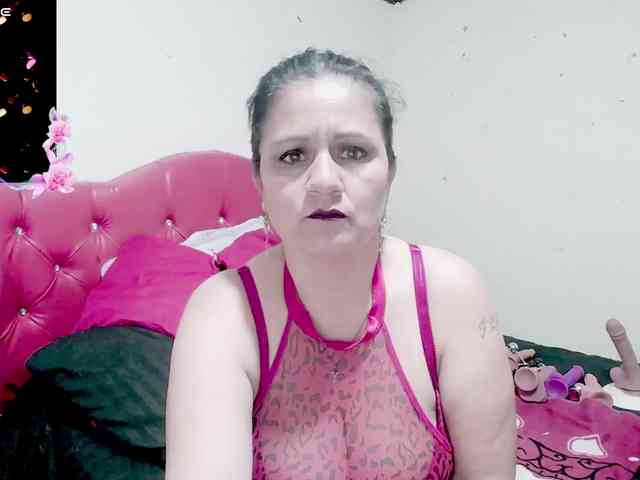 sexyjhoan81 webcam