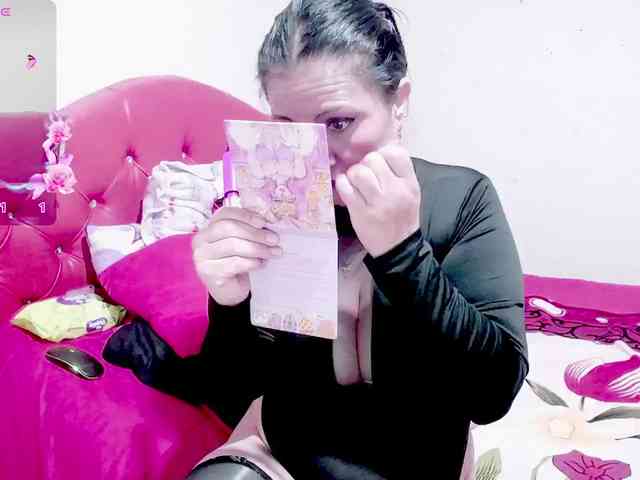 sexyjhoan81 webcam