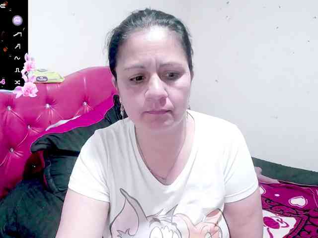 sexyjhoan81 webcam