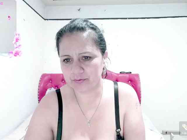 sexyjhoan81 webcam
