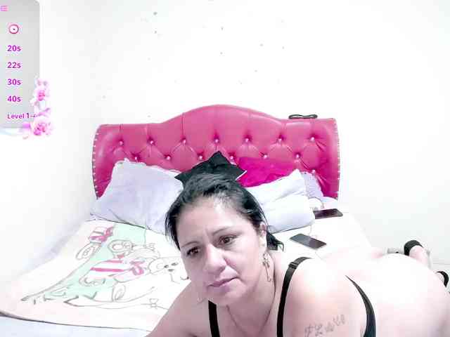 sexyjhoan81 webcam