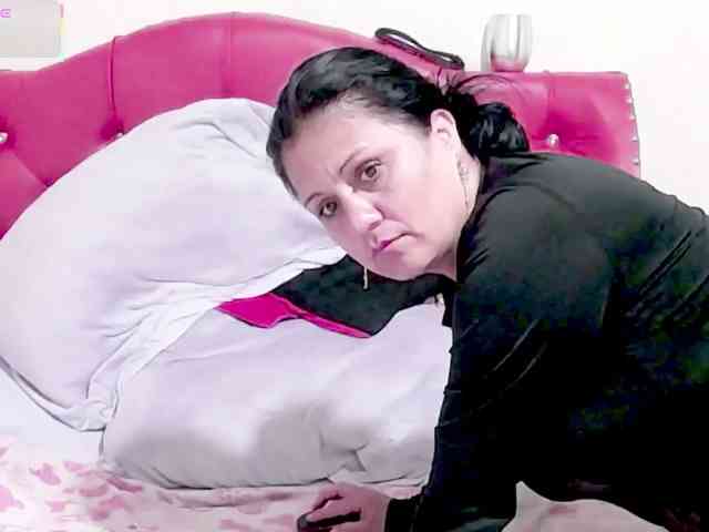sexyjhoan81 webcam