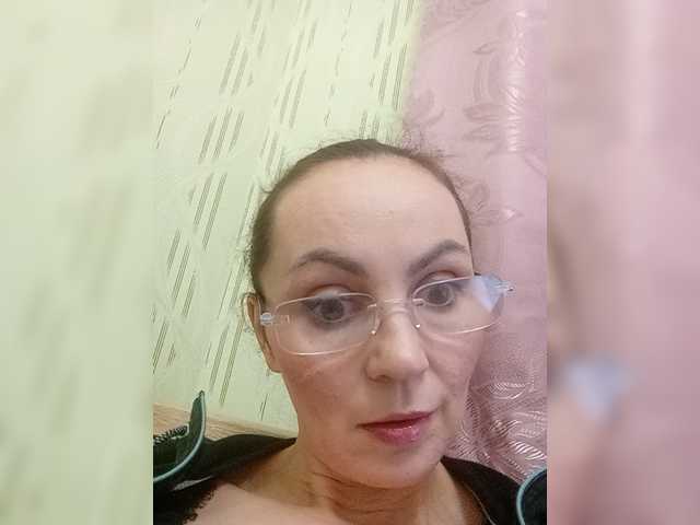 TessBertie live cam preview