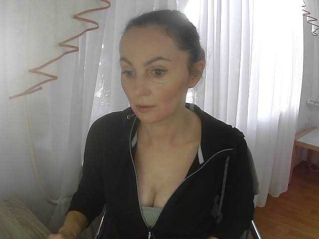 TessBertie — live female cam