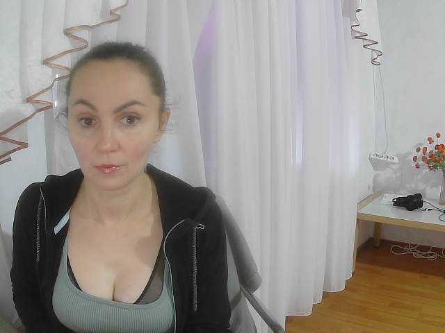 TessBertie live cam on BongaCams