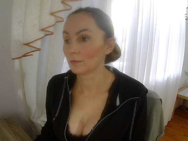 TessBertie live cam on BongaCams