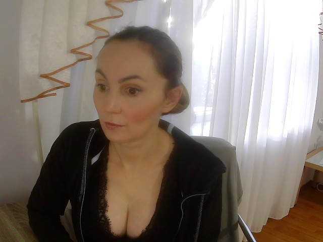 TessBertie live cam on BongaCams