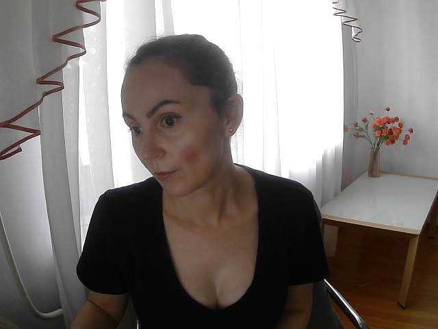 TessBertie Live Cam on BongaCams