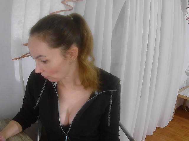 TessBertie live cam on BongaCams