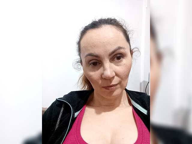 TessBertie's BongaCams show and profile