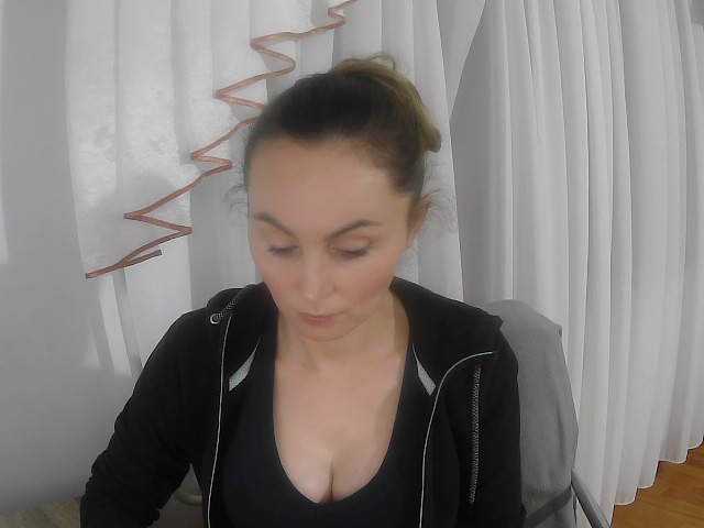 TessBertie live cam on BongaCams