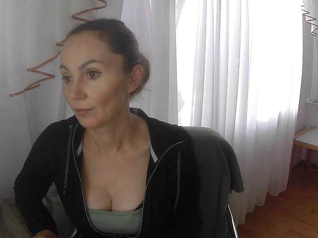 TessBertie live cam on BongaCams