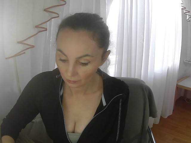 TessBertie — live female cam