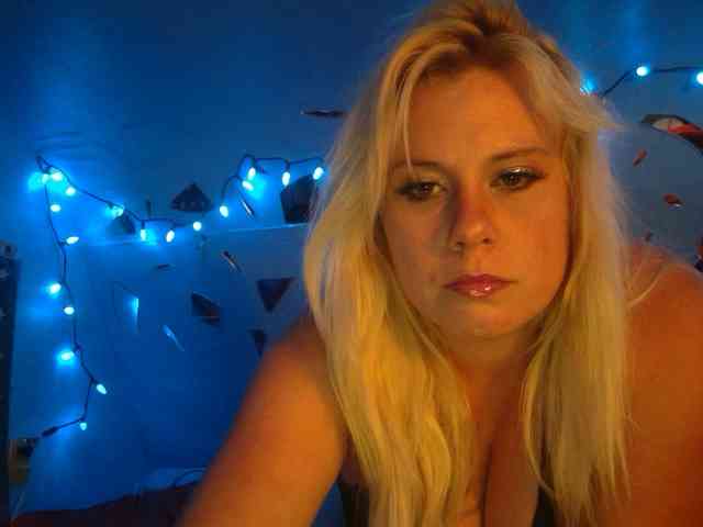 Model: TheGirlfromtheinternet