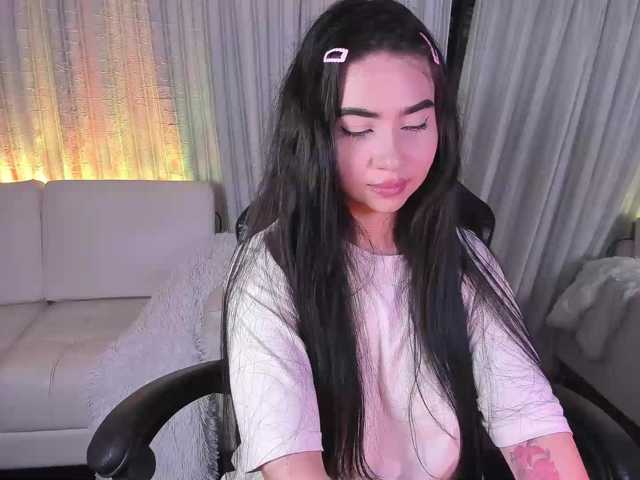 coralwells live cam on BongaCams