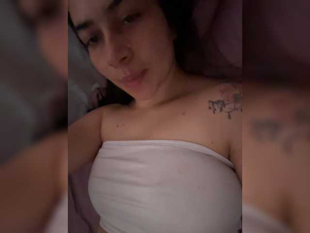 coralwells live cam on BongaCams