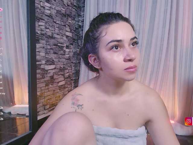 coralwells live cam on BongaCams