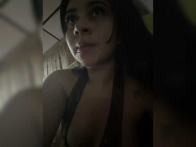 coralwells live cam on BongaCams