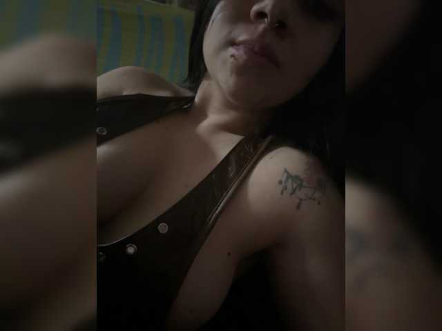 coralwells live cam on BongaCams