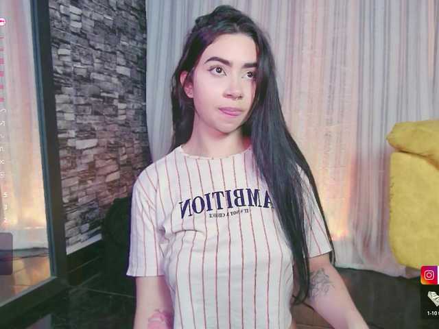 coralwells Live Cam on BongaCams