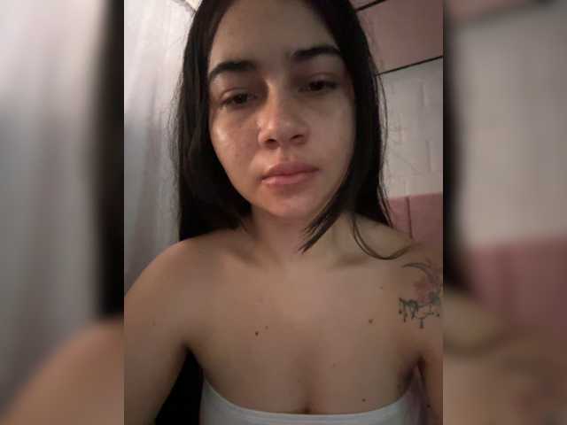 coralwells, live now on BongaCams