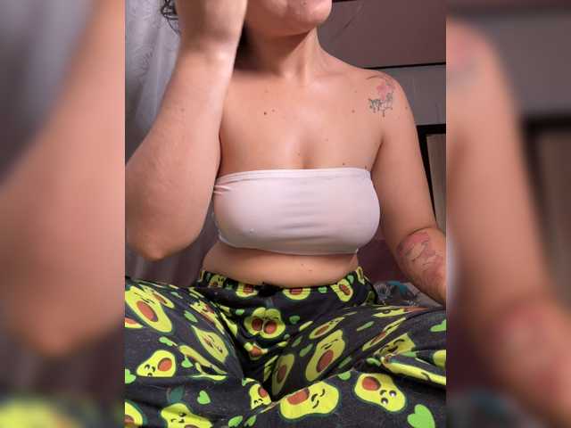 coralwells live cam on BongaCams