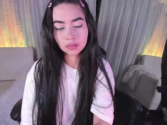 coralwells live cam on BongaCams