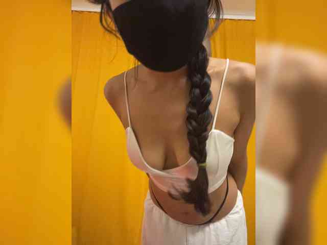 chatroom nude MissSweetie